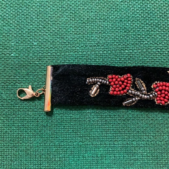 Red flower Walmart chocker - Picture 3 of 4